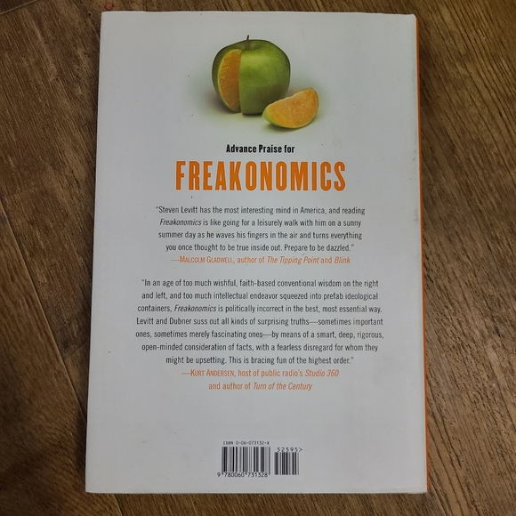 Freakonomics 1st Ed Hardcopy Rogue Economist Explores Hidden side of Everything - Picture 2 of 7